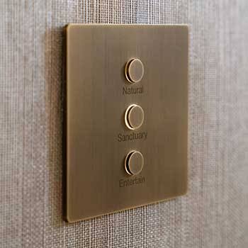 Keypad Lutron Alisse en latón